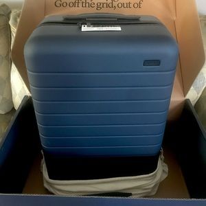 BRAND NEW Away The Bigger Carry-On